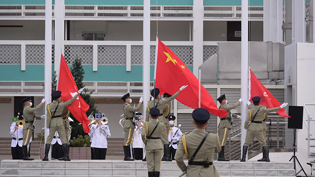 保安局舉行憲法40周年升旗禮 全體默哀悼念江澤民逝世
