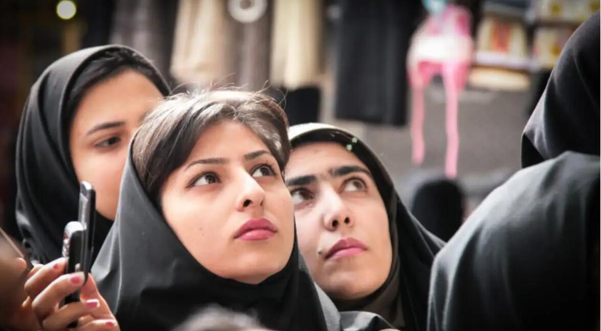 伊朗宣布取消道德警察部隊 或修改關於強制女性戴頭巾的法律
