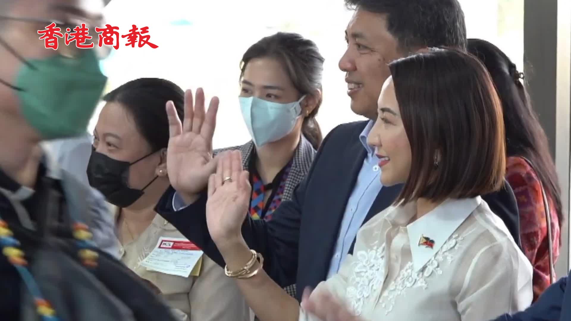 有片 | 菲律賓盛情歡迎中國旅客 旅遊部長到機場迎接