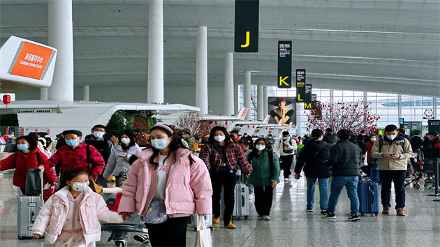 白雲機場春節假期接送旅客破百萬  國內旅客量達到疫情前水平