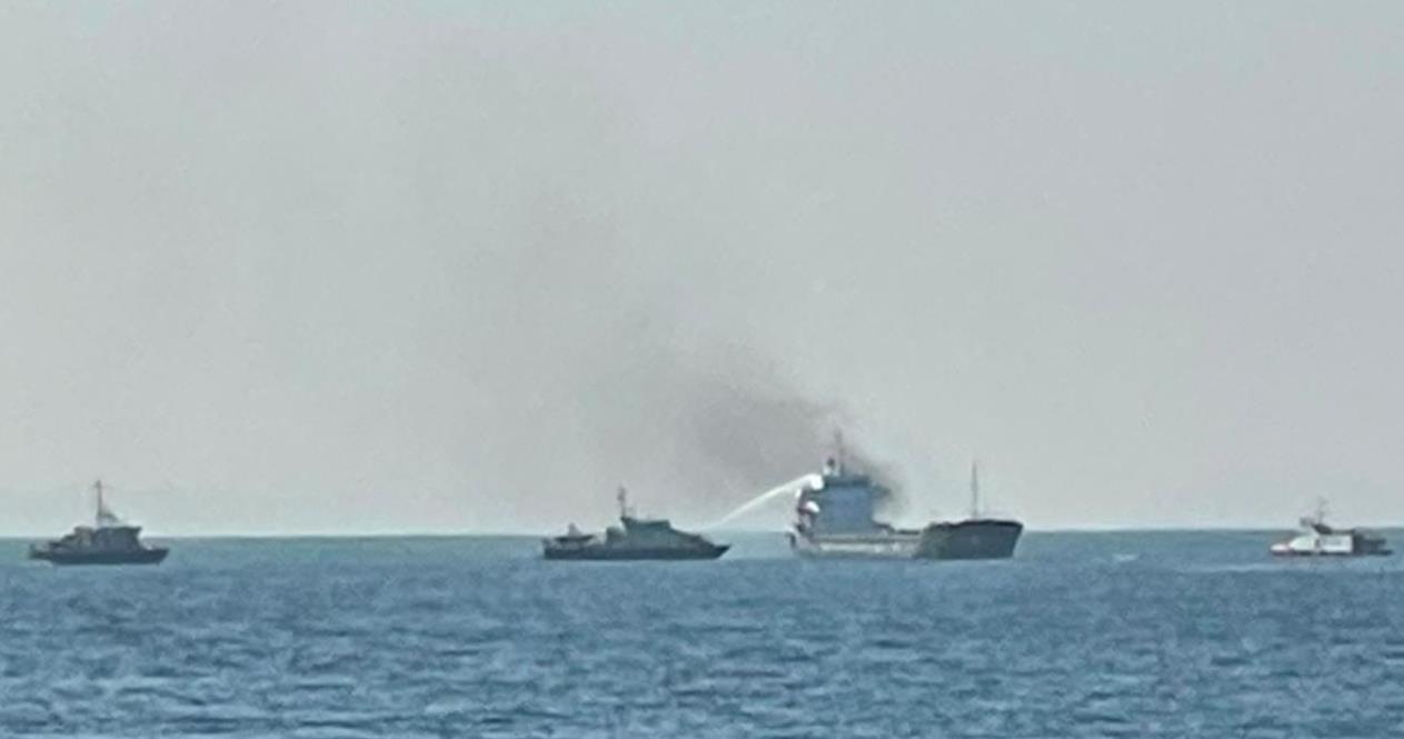 南丫島對開貨船起火 船上1人死亡12名船員待救援