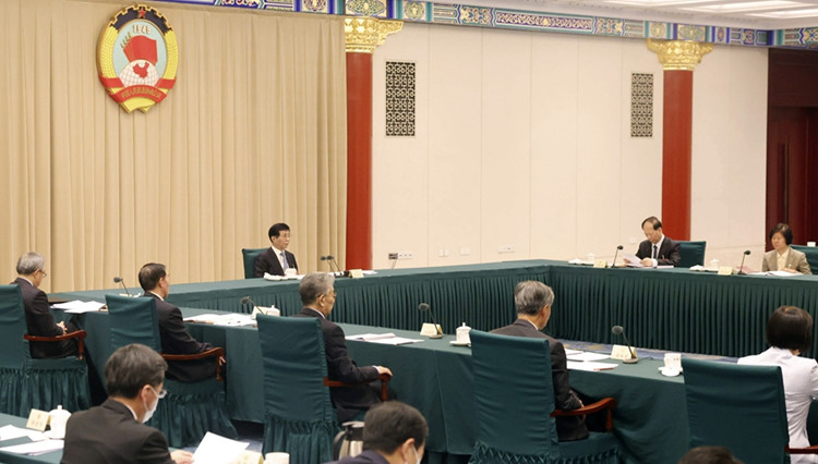 全國政協十四屆一次會議主席團常務主席會議第一次會議舉行 王滬寧主持