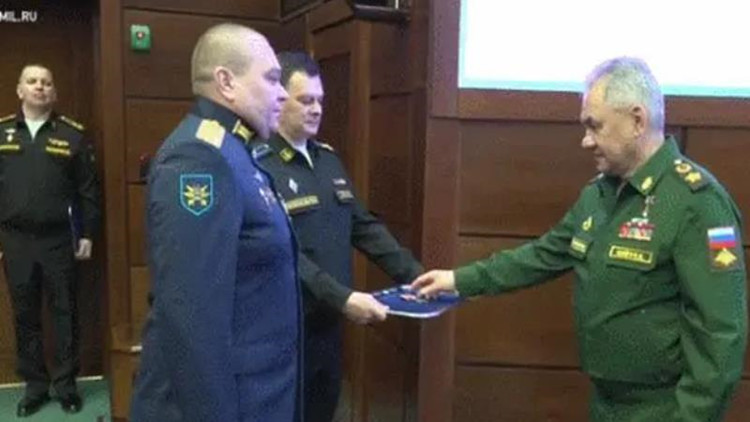 俄防長向在黑海攔截美無人機的飛行員授予「勇氣勳章」