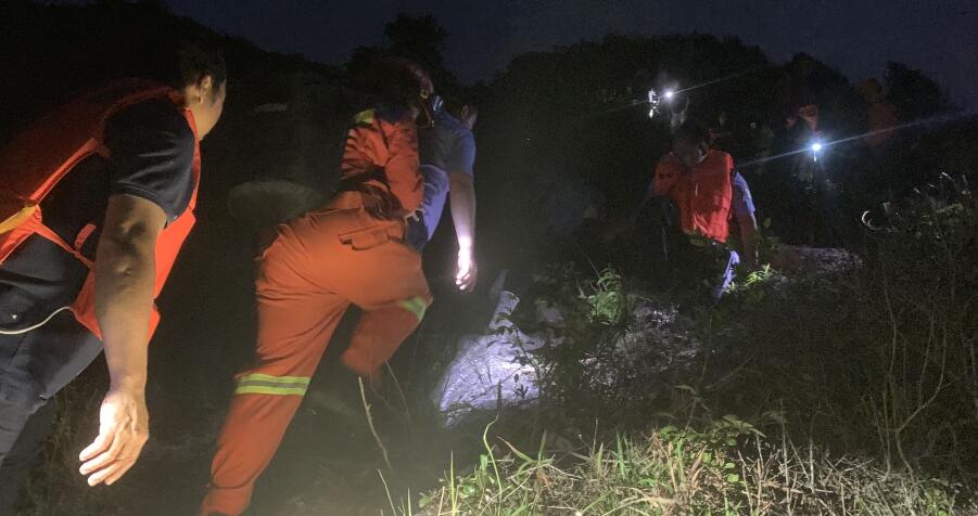 深圳大鵬警方成功救助兩名輕生人員