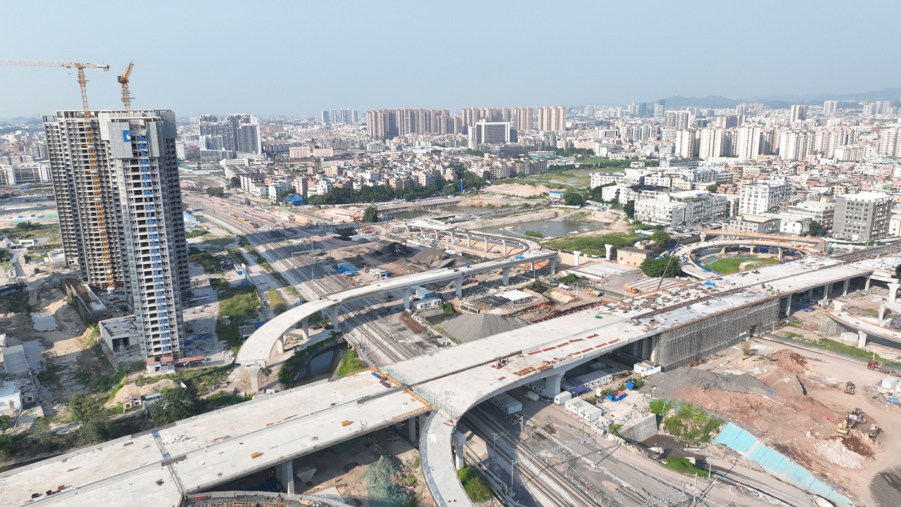 融通大灣區 | 廣州白雲站綜合交通樞紐工程完成四次跨越京廣鐵路