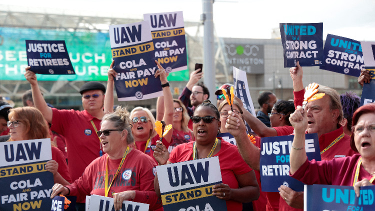 拜登敦促UAW做出更多讓步 以結束汽車工人罷工