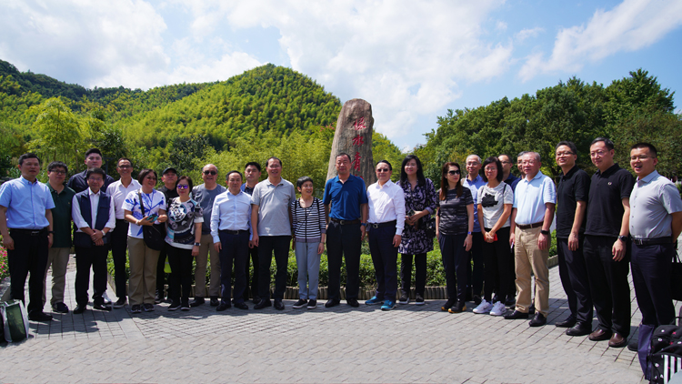 香港傳媒高層人士參訪團走進余村 「兩山」理念誕生地