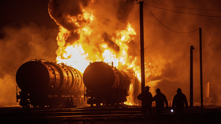 烏克蘭波爾塔瓦一煉油廠起火 當地防空警報持續超4小時