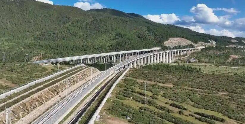 雲南麗江至香格里拉鐵路即將開通運營 
