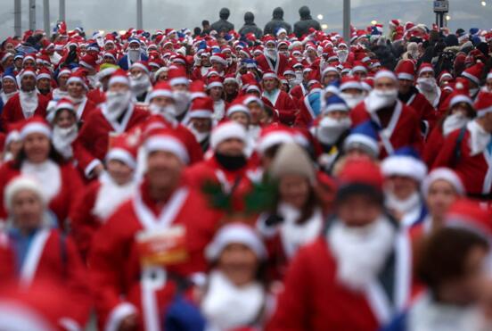 圖集 | 利物浦舉行慈善賽跑聖誕老人湧上街頭