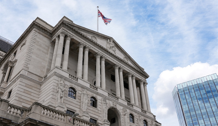 英國央行維持利率不變 稱利率明年保持高位