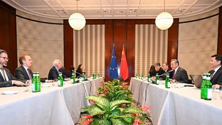 王毅會見歐盟外交與安全政策高級代表博雷利