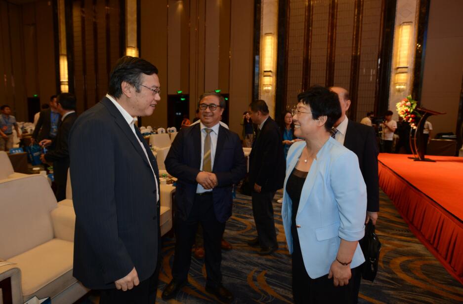 段英茹與陳寅相談甚歡