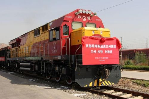 甘肃西部陆海新通道国际货运班列恢复开行