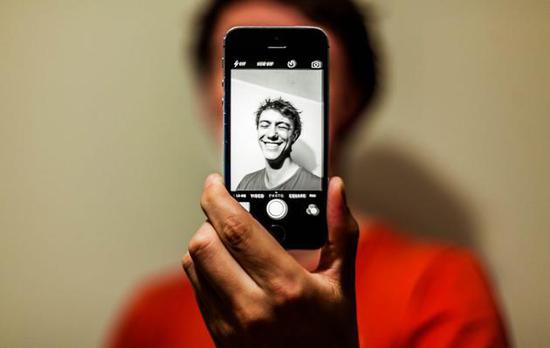 苹果软件新专利：用户自拍照可组成合影