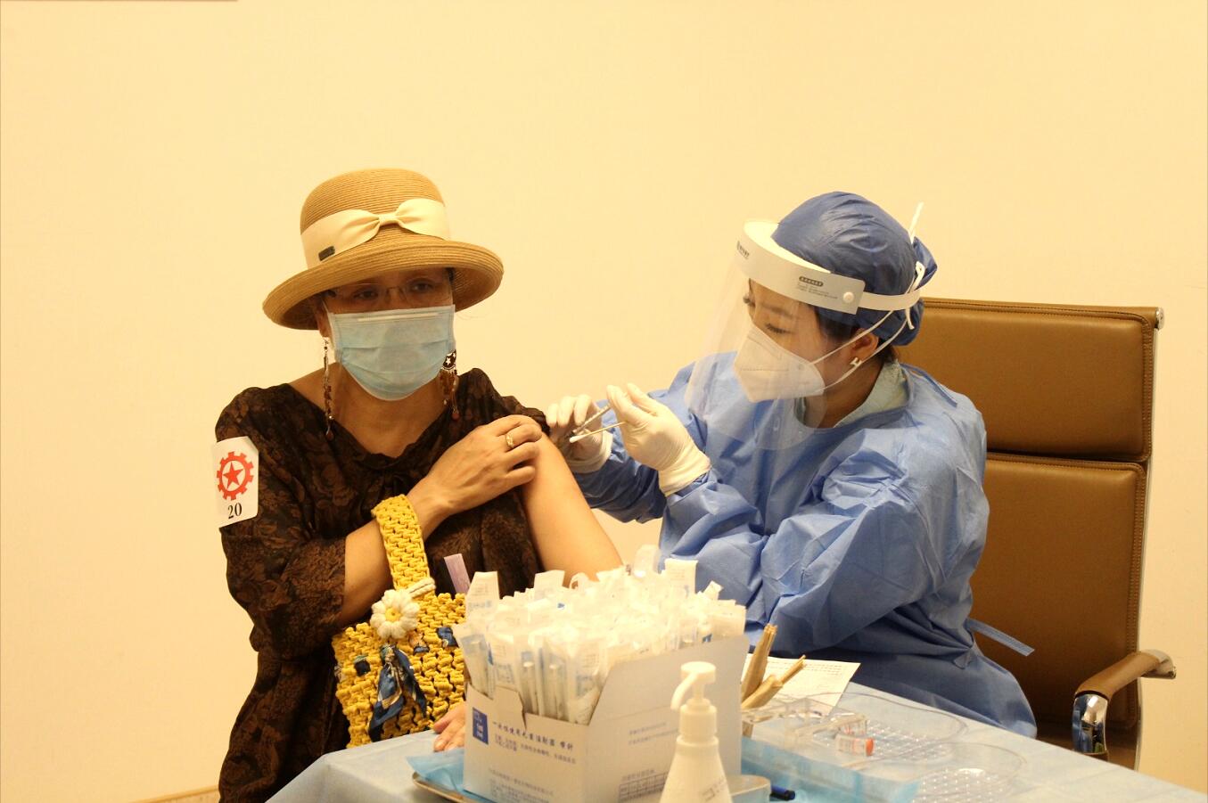 工聯會暖心服務行動再啟航 助居粵數百港人接種疫苗