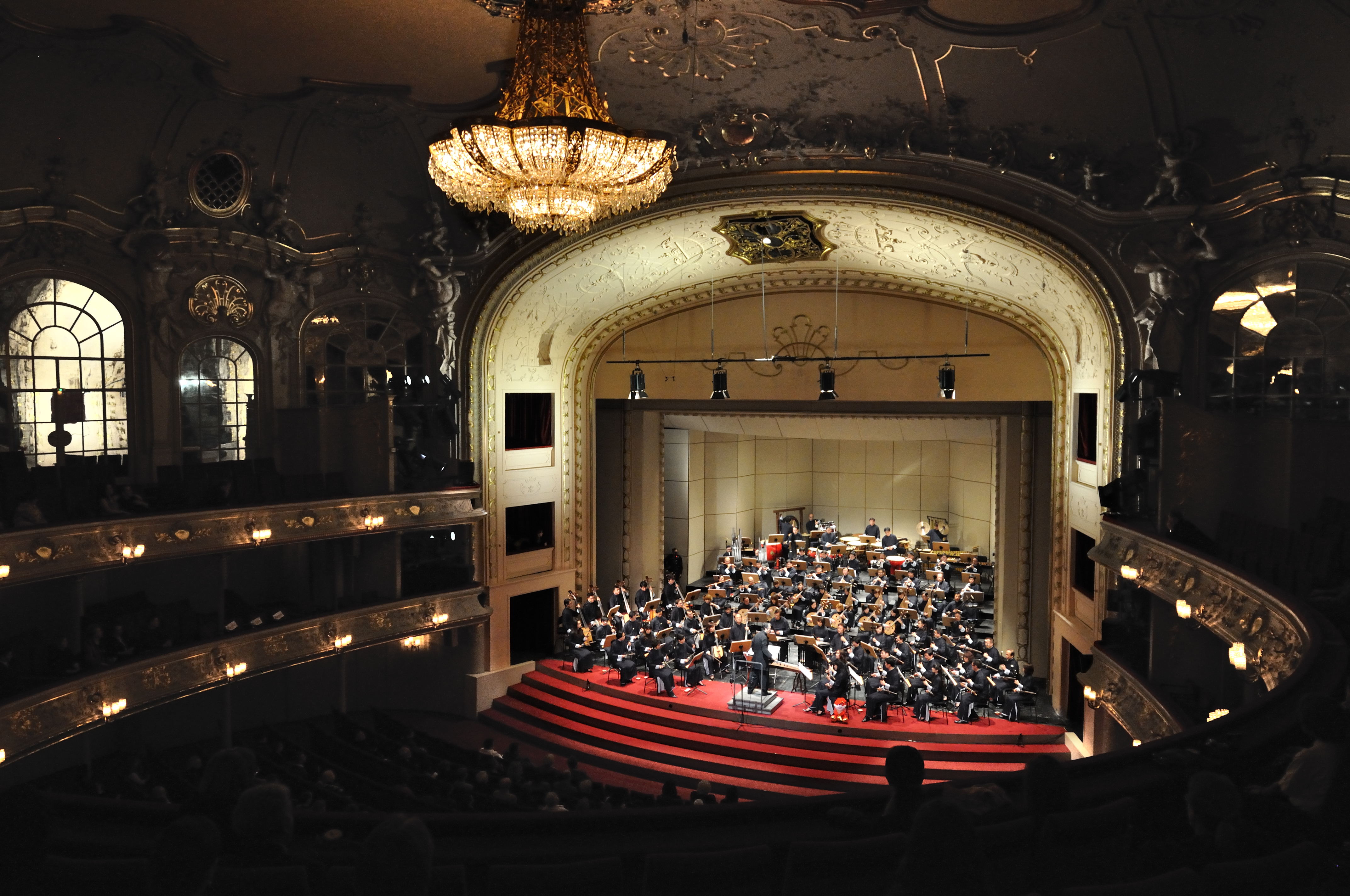香港中樂團 - 德國柏林 Komische Oper.jpg
