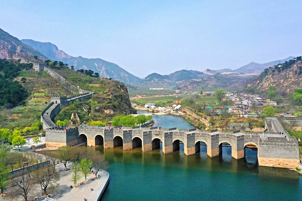 圖片3：遠眺九門口長城。 田嘉 攝.jpg