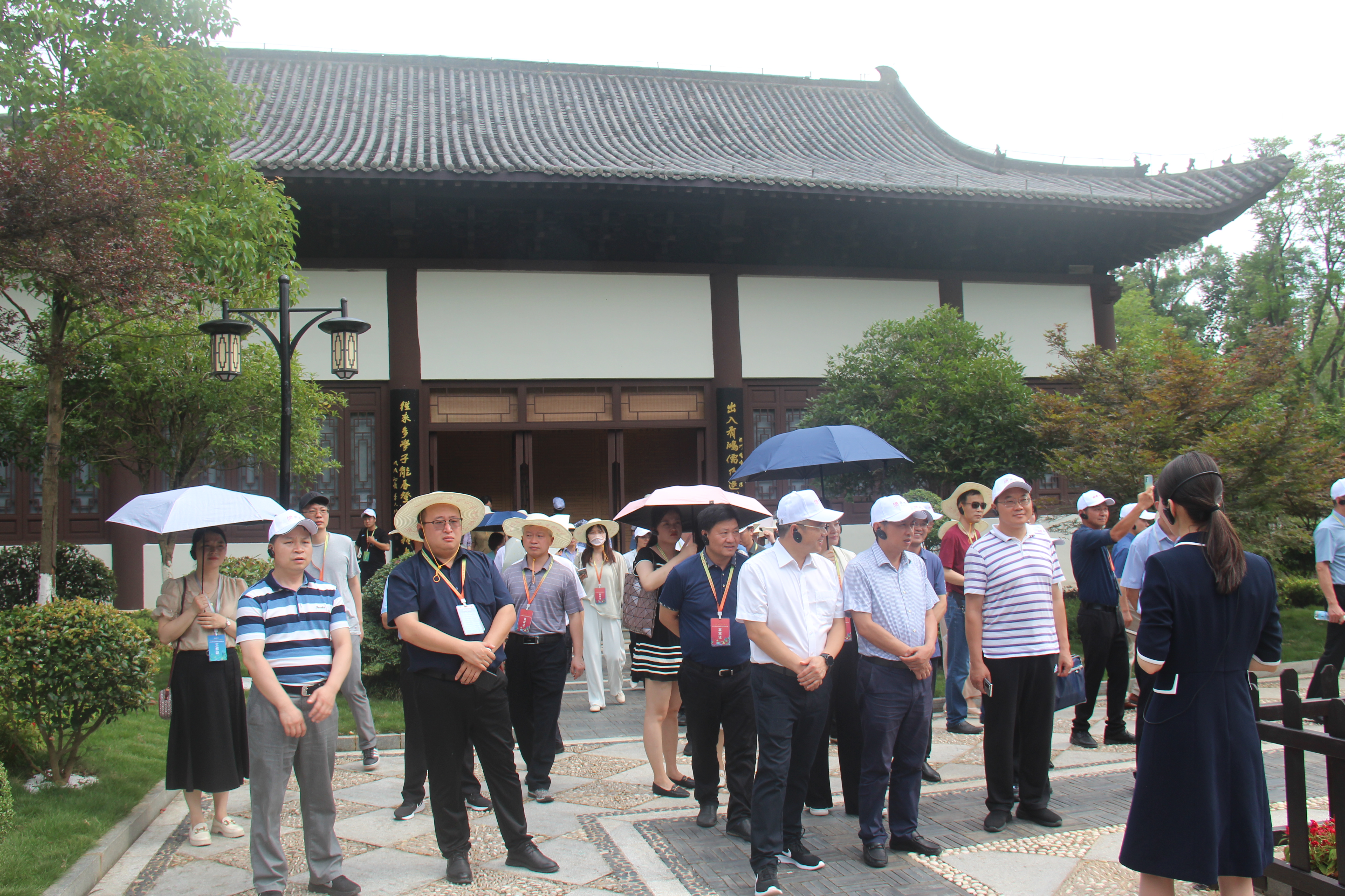 图二 2022九江市旅发大会领导嘉宾观摩双井进士园景区.JPG