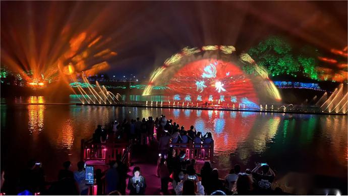 图四 修水鹿鸣谷景区水幕电影.jpg