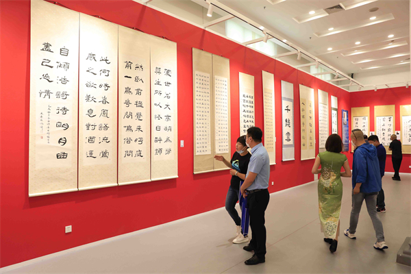 33  2022 7 2 佟铸父子书法展 (17).jpg