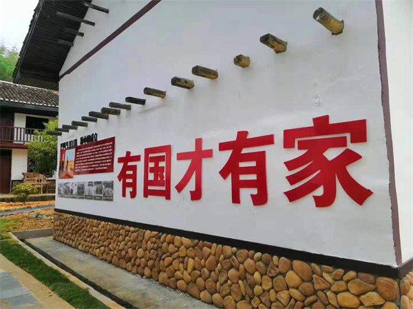 图三一幅幅 红色文化墙绘映入眼帘.jpg