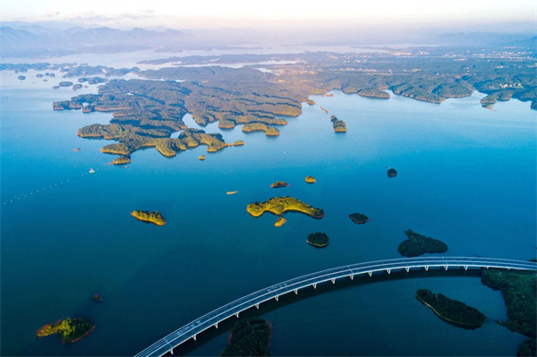 图三 庐山西海.jpg