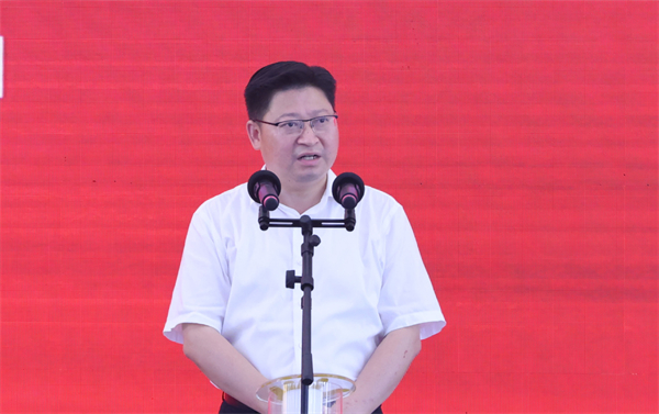 图一  赵和平书记下达开工令.jpg