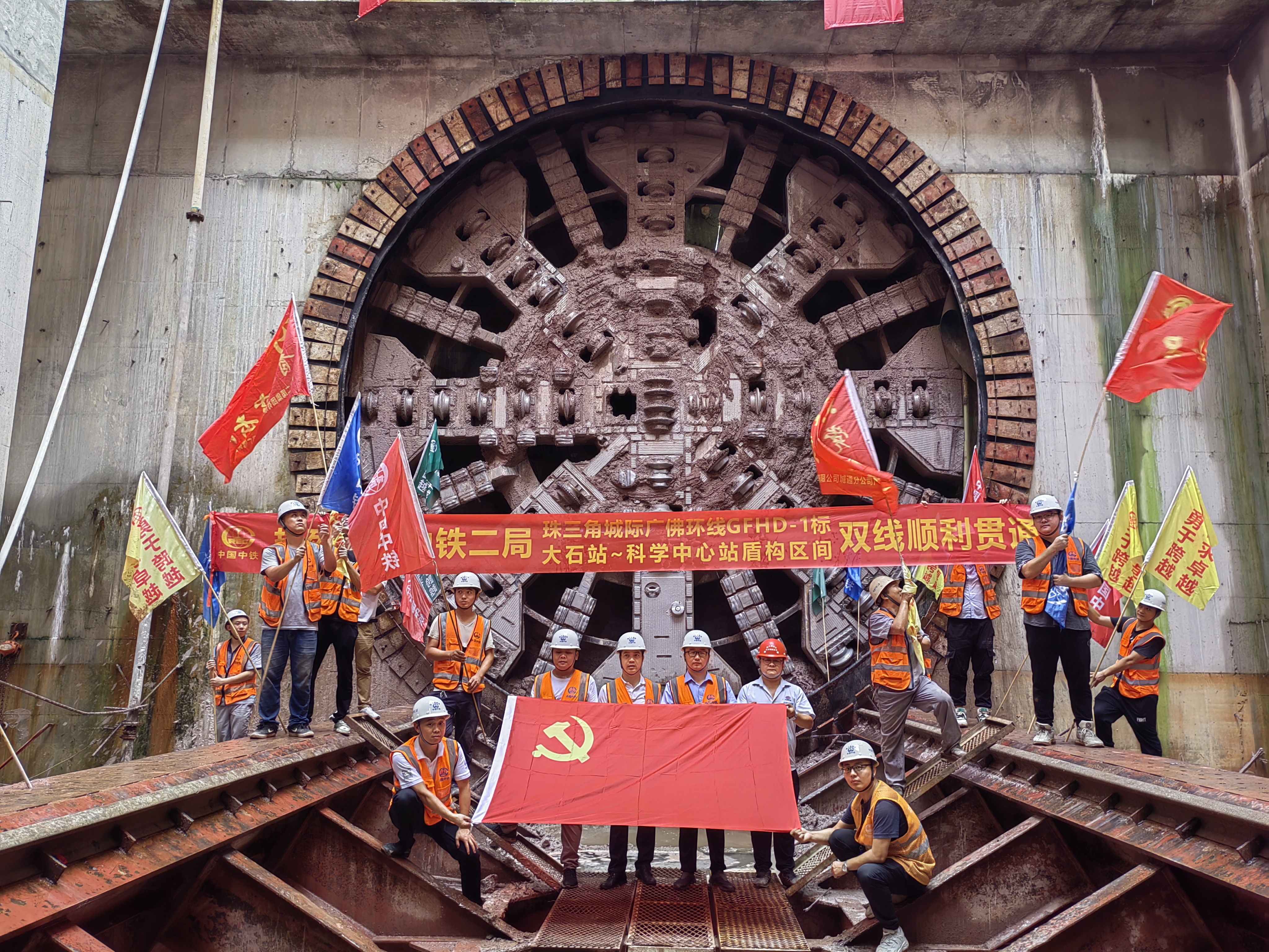 3、今年6月30日廣佛東環城際首個盾構區間順利貫通.jpg