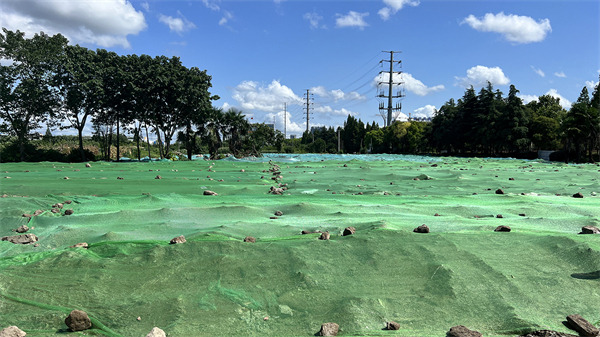 江蘇南通崇川經濟開發區對項目建設用地的裸露地面進行覆蓋.jpg