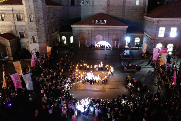 圖一 愛情快閃燈光秀(程鵬 攝).jpg