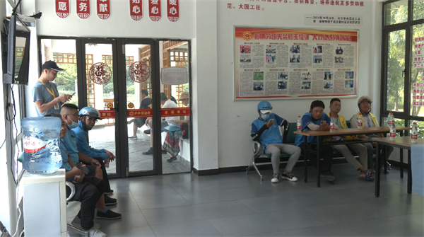 2.安徽巢湖：犇巢驛站 快遞外賣小哥的「加油站」.jpg