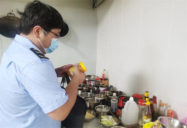 3.安徽巢湖：聚焦「四查」 守護群眾「舌尖上的安全」.jpg