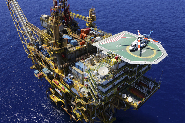 3、海上油气田巡查.jpg