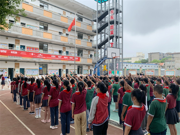 图片1 南昌市豫章小学教育集团爱国路校区开学第一课暨升旗仪式.jpg