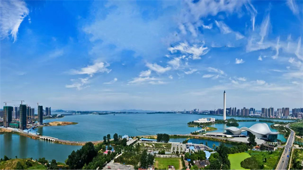 图三 八里湖风光.jpg