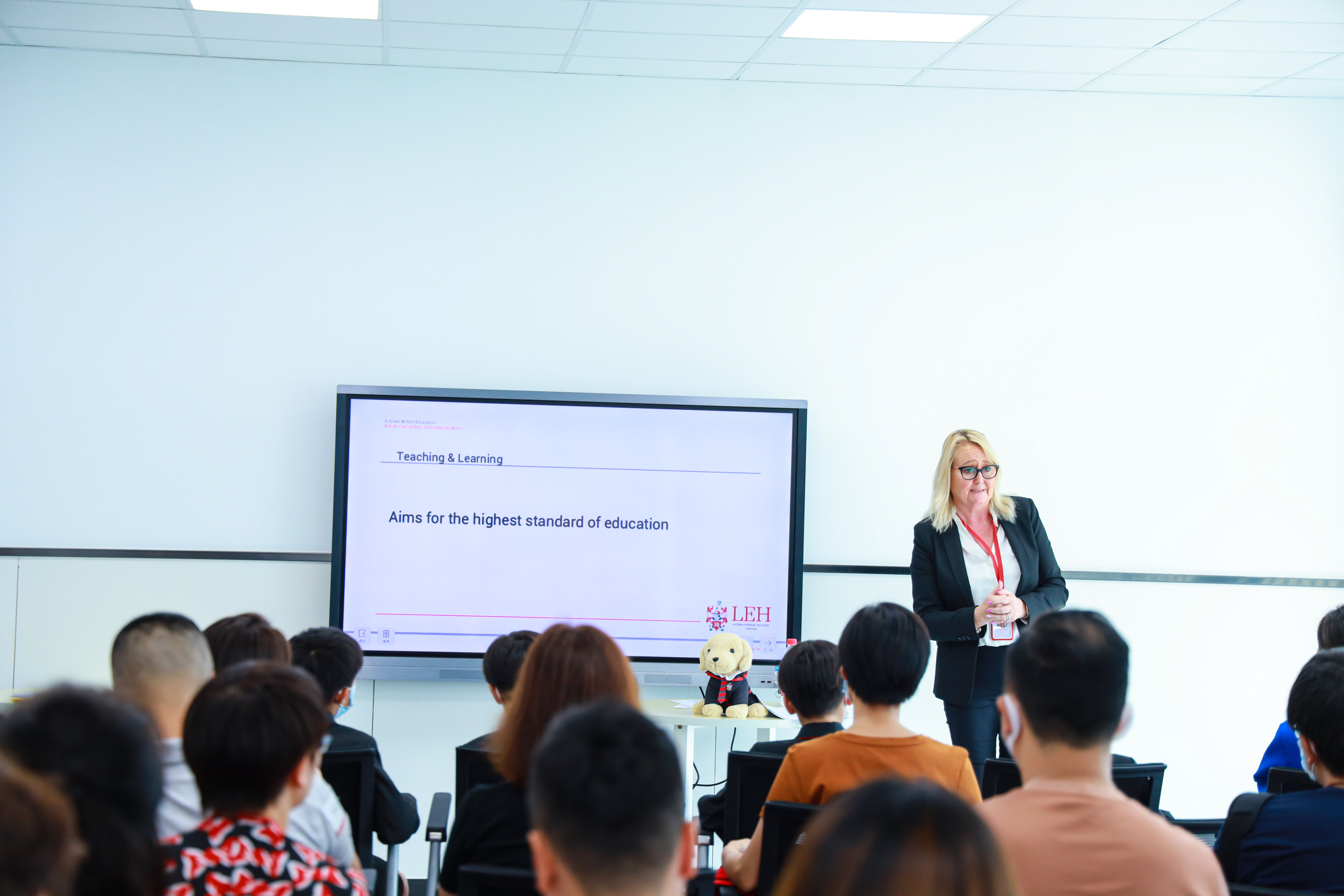 圖片2:2,佛山霍利斯預備部校長Mandy Bateman女士.jpg