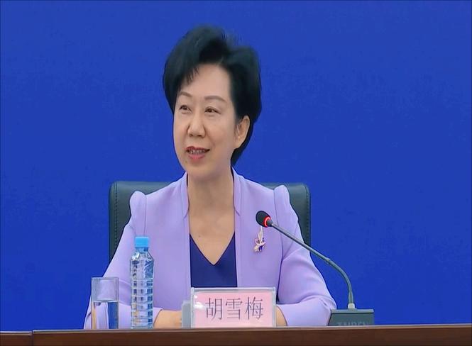 图三 景德镇市市长胡雪梅回答记者提问(1).jpg