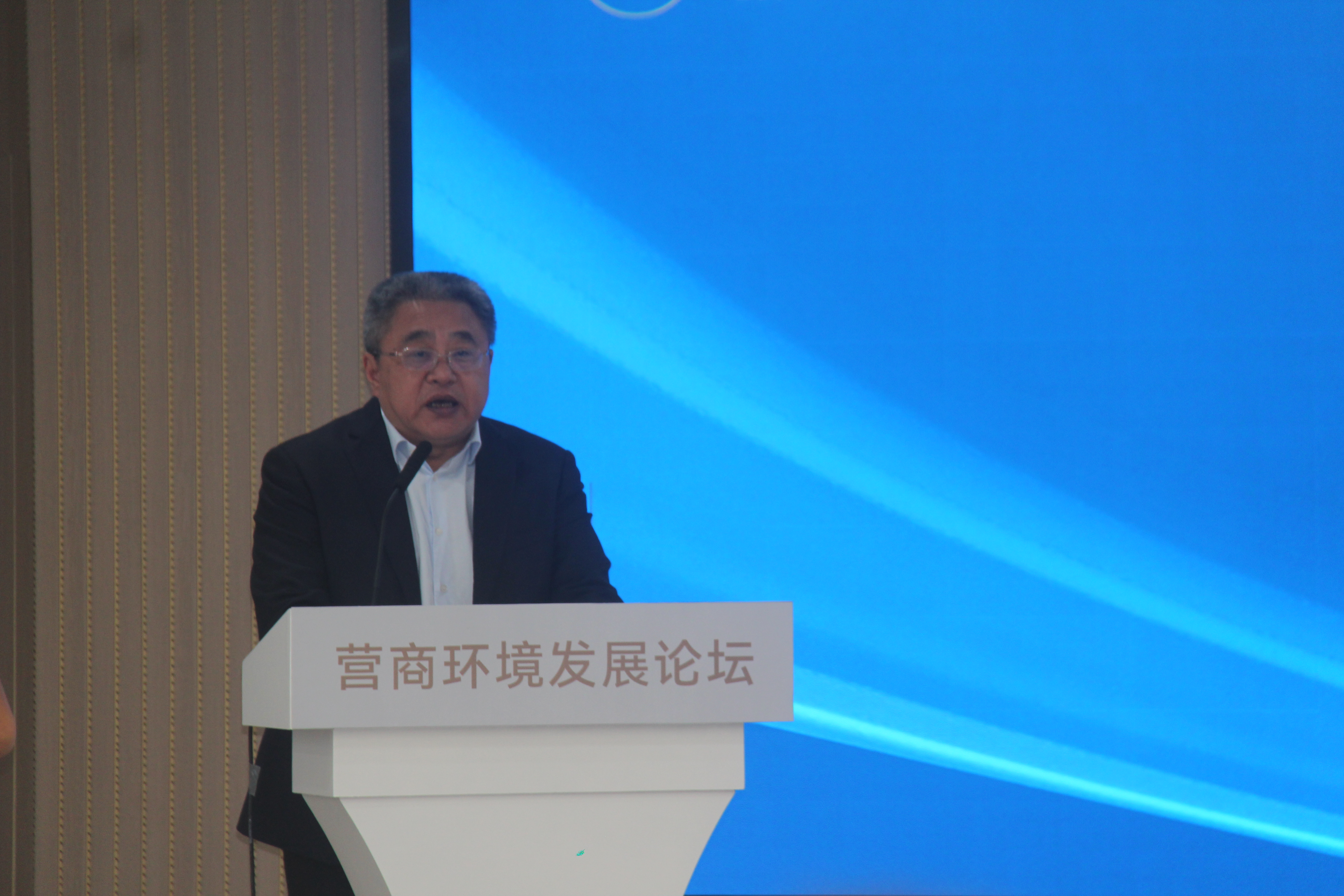 图二 九江市人民政府常务副市长应炯出席并致辞.JPG