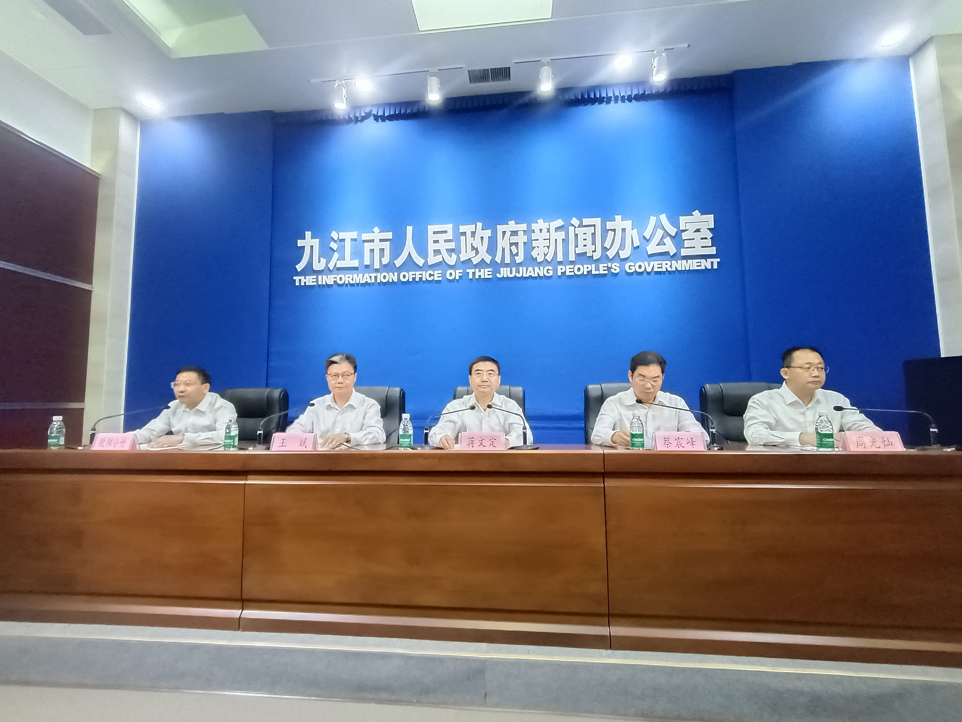 图一 新闻发布会.jpg