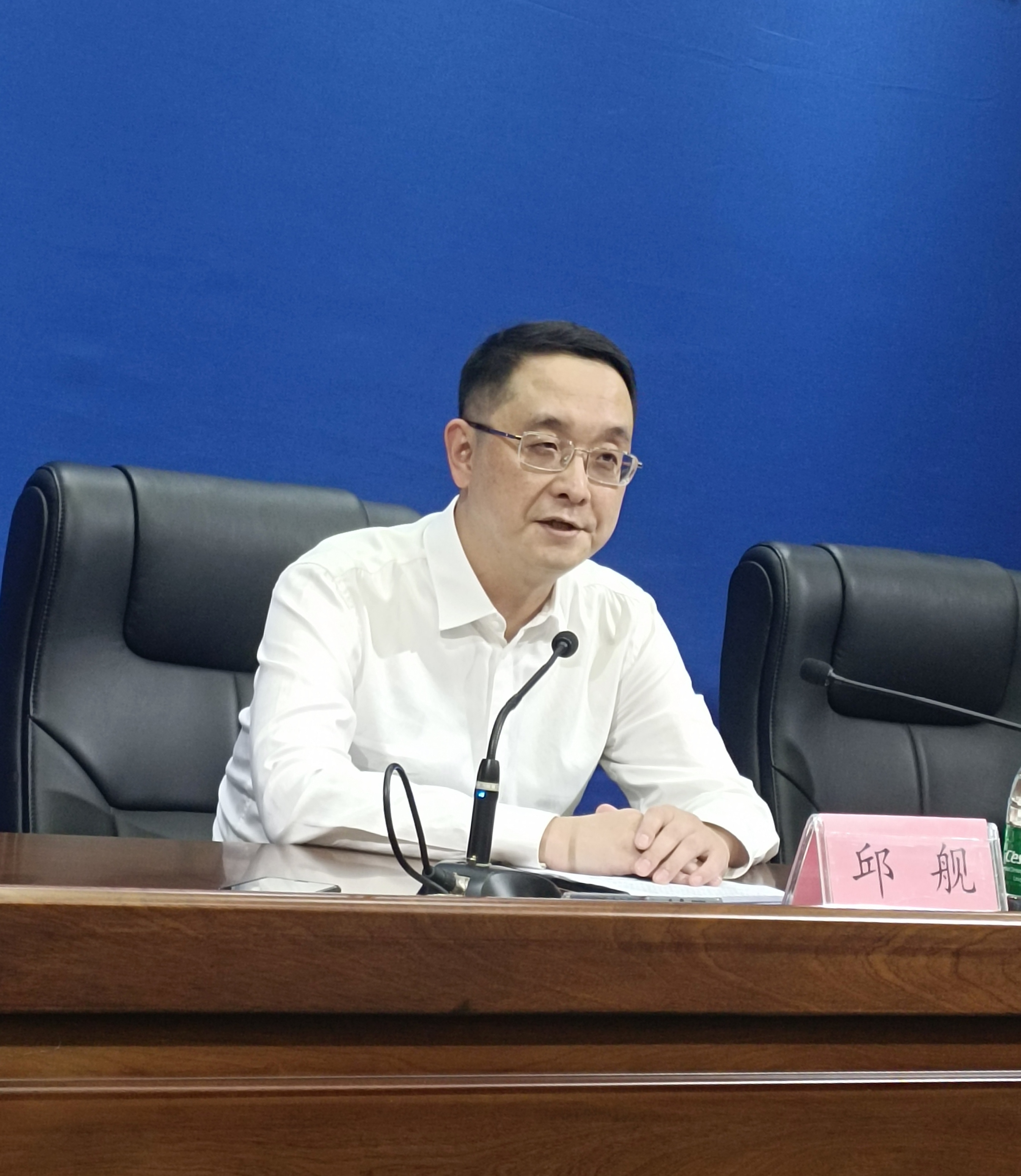 圖二 都昌縣委書記邱艦介紹經濟社會發展相關情況.jpg