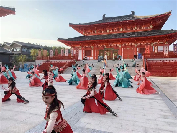 图六 大唐茶市舞翩迁.jpg