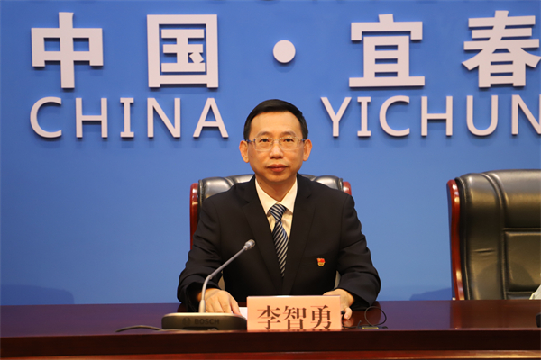 图二：宜春市文广新旅局党组书记、局长李智勇介绍相关情况.jpg