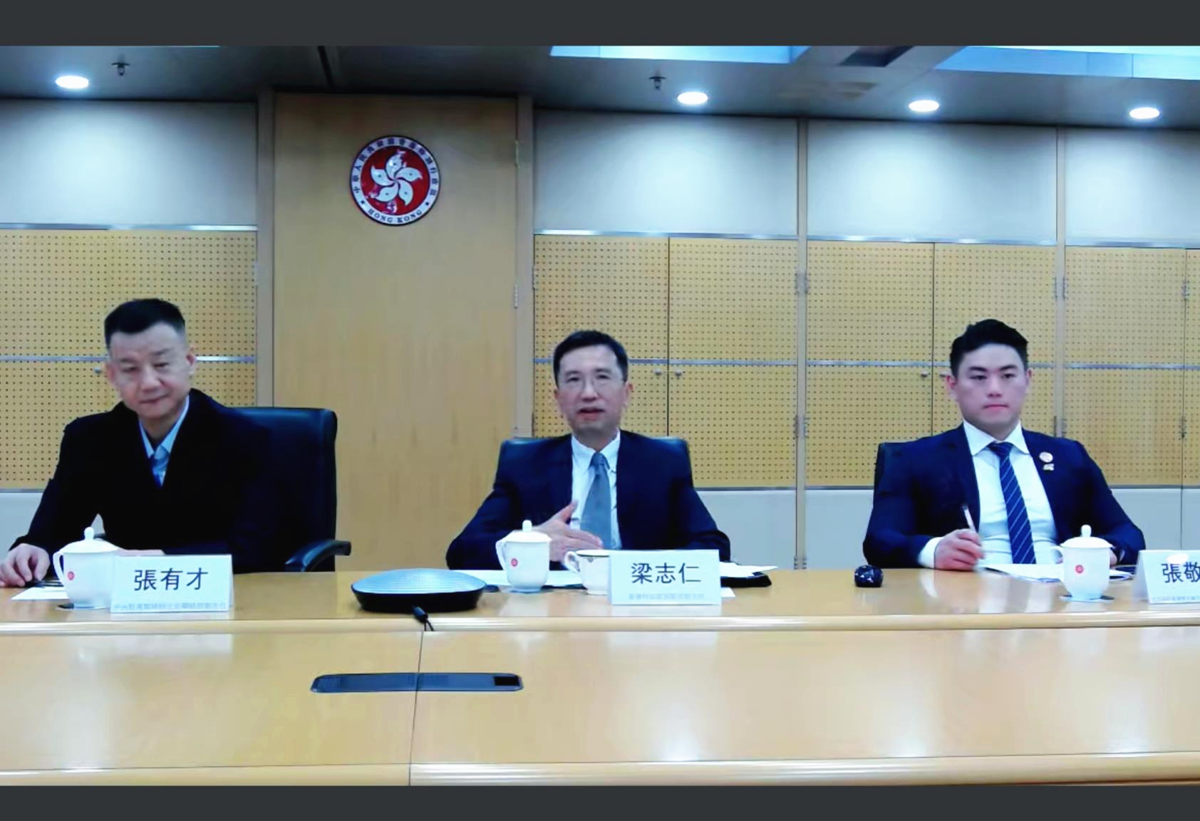 圖片5:香港特區政府駐北京辦事處主任梁志仁點評 (1).jpg