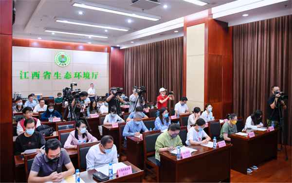 图三 发布会现场.jpg