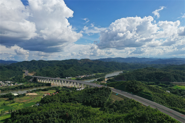 图1：大广高速南康至龙南段扩容项目正式建成通车.jpg