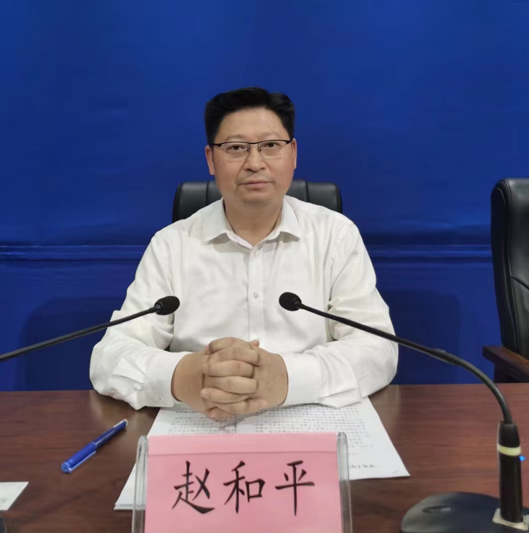 图二 濂溪区委书记、鄱阳湖生态科技城党工委书记赵和平介绍相关情况.jpg