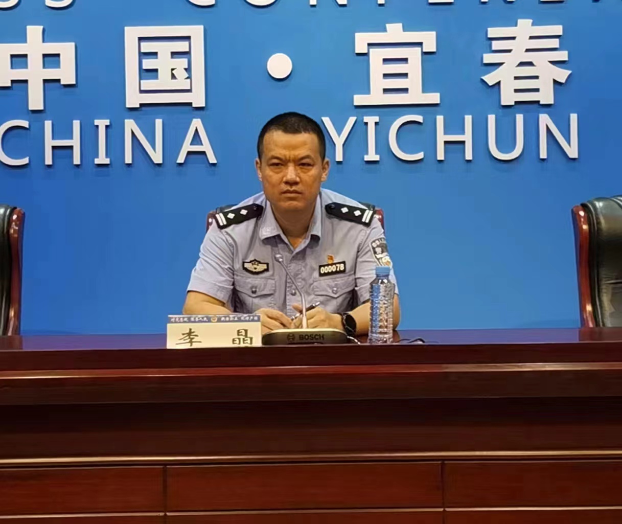 圖一：宜春市公安局黨委副書記、副局長李晶介紹相關情況.jpg