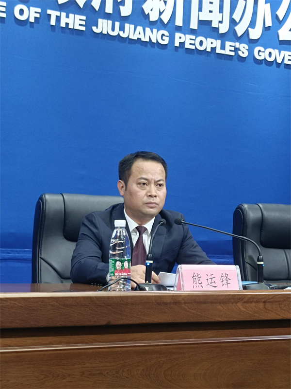圖二 九江市統計局黨組書記、局長熊運鋒發布相關情況.jpg