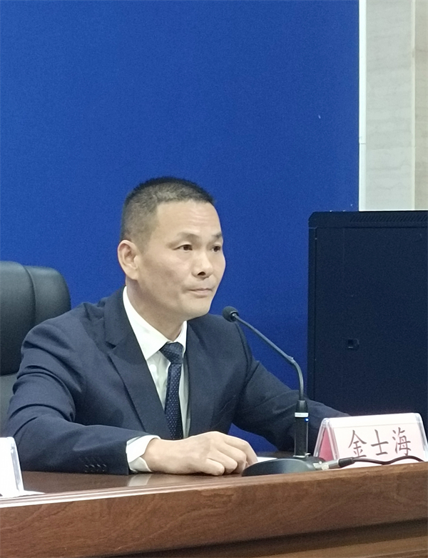 圖四 副局長金士海回答記者提問.jpg